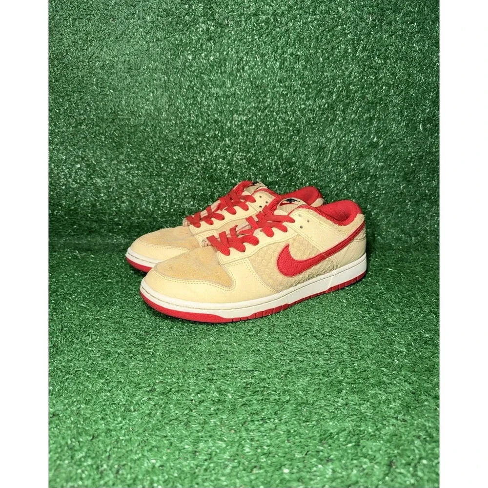 Nike Dunk Low Mens Size 9 Strawberry Waffle Suede Skate Shoes Athletic Sneakers